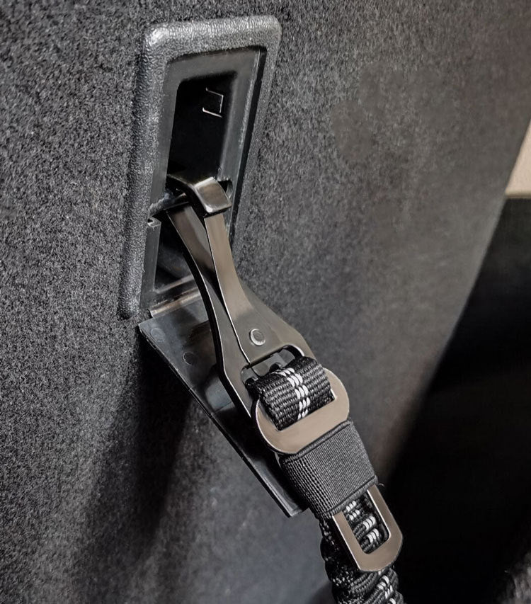 Reflective retractable dog car seat belt – alternate view